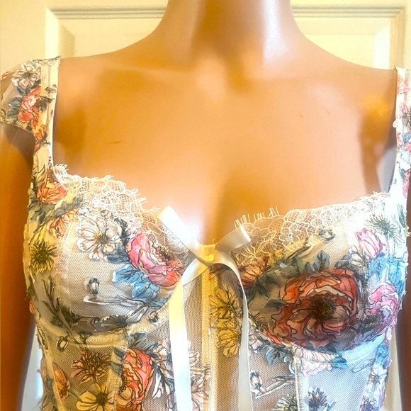 Victoria Secrets Lace Cap-Sleeve Corset Top New Small - Picture 5 of 13